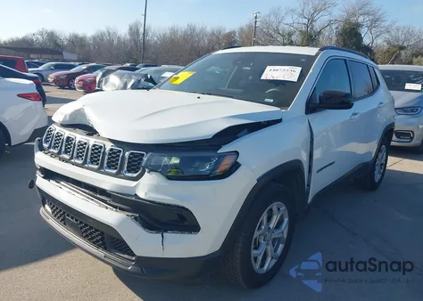2024 Jeep Compass Latitude 4X4 z USA, uszkodzony, nr VIN 3C4NJDBN8RT109969